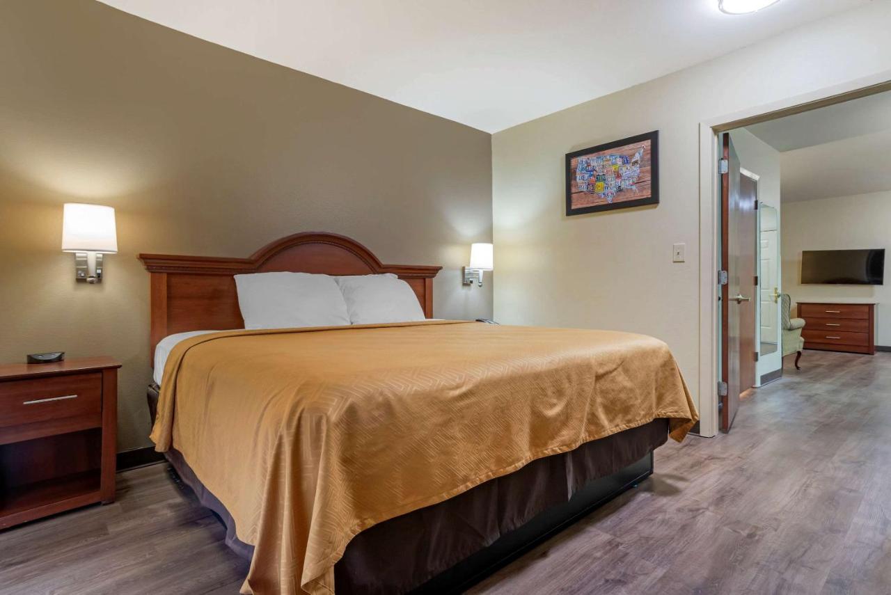 Econo Lodge Inn & Suites Flowood Exterior photo