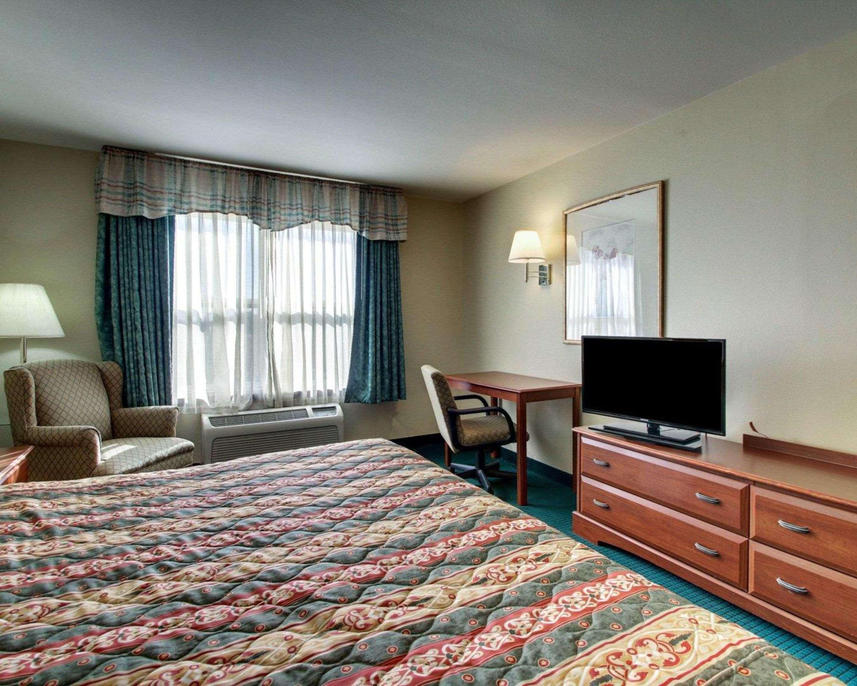 Econo Lodge Inn & Suites Flowood Exterior photo