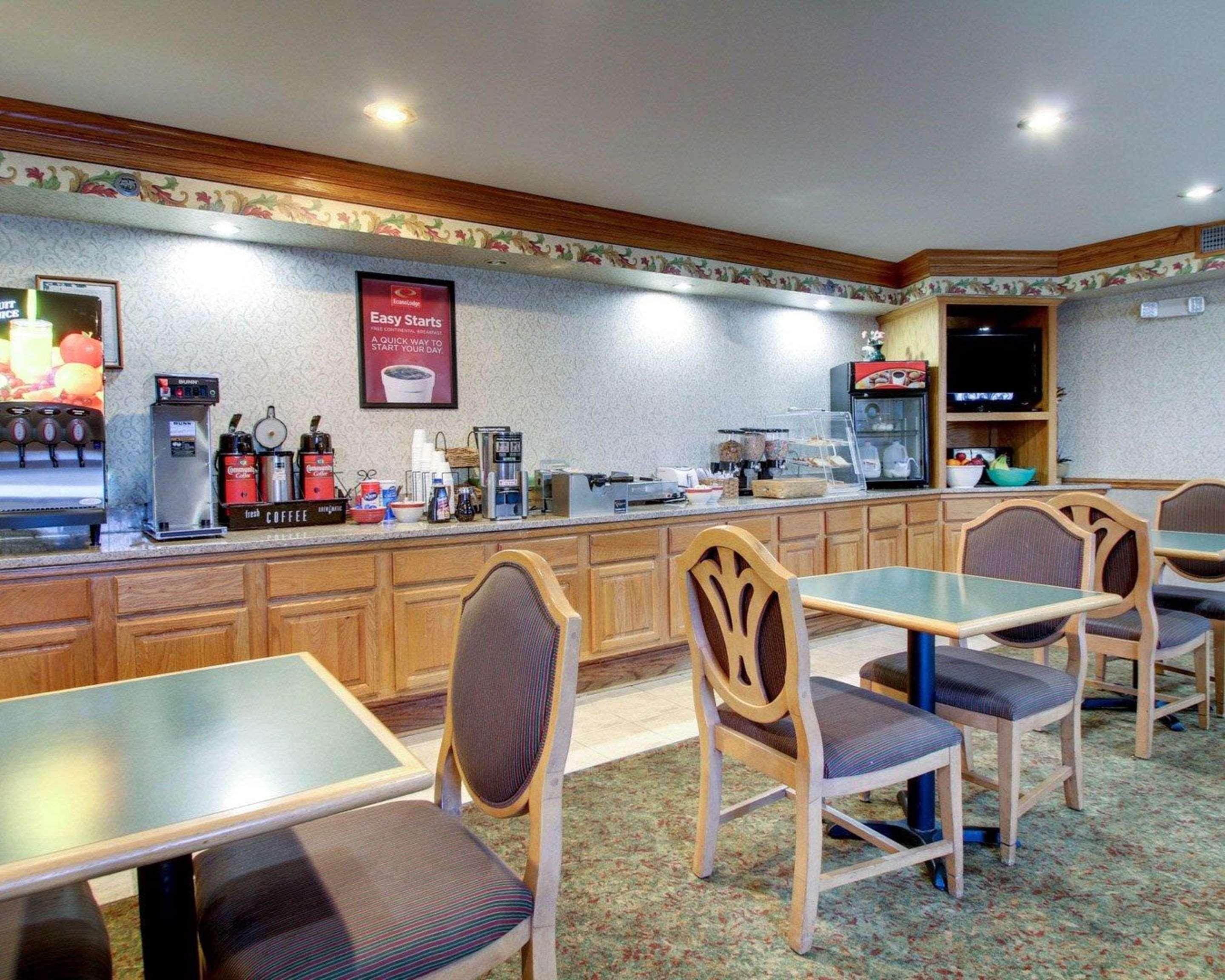 Econo Lodge Inn & Suites Flowood Exterior photo