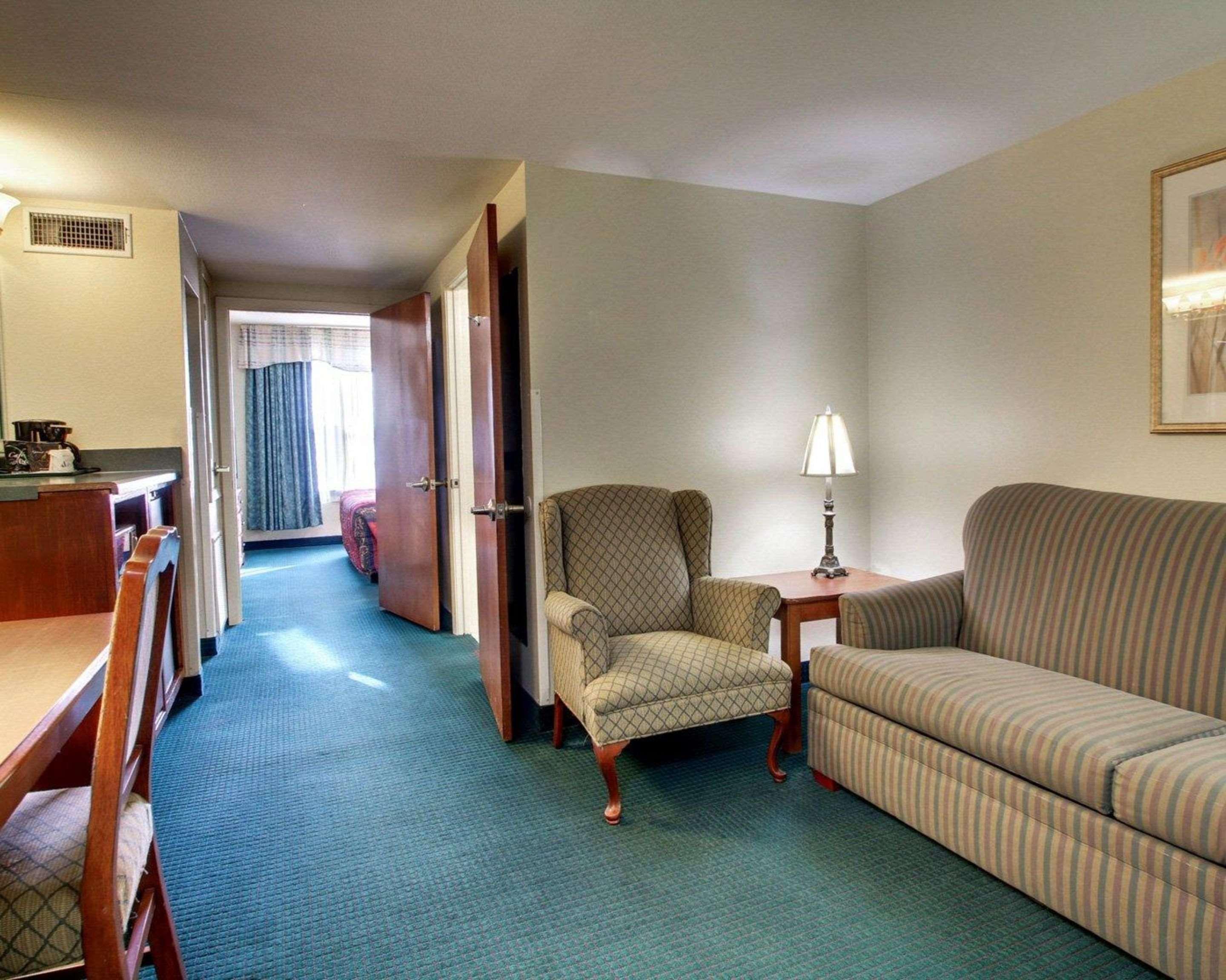 Econo Lodge Inn & Suites Flowood Exterior photo