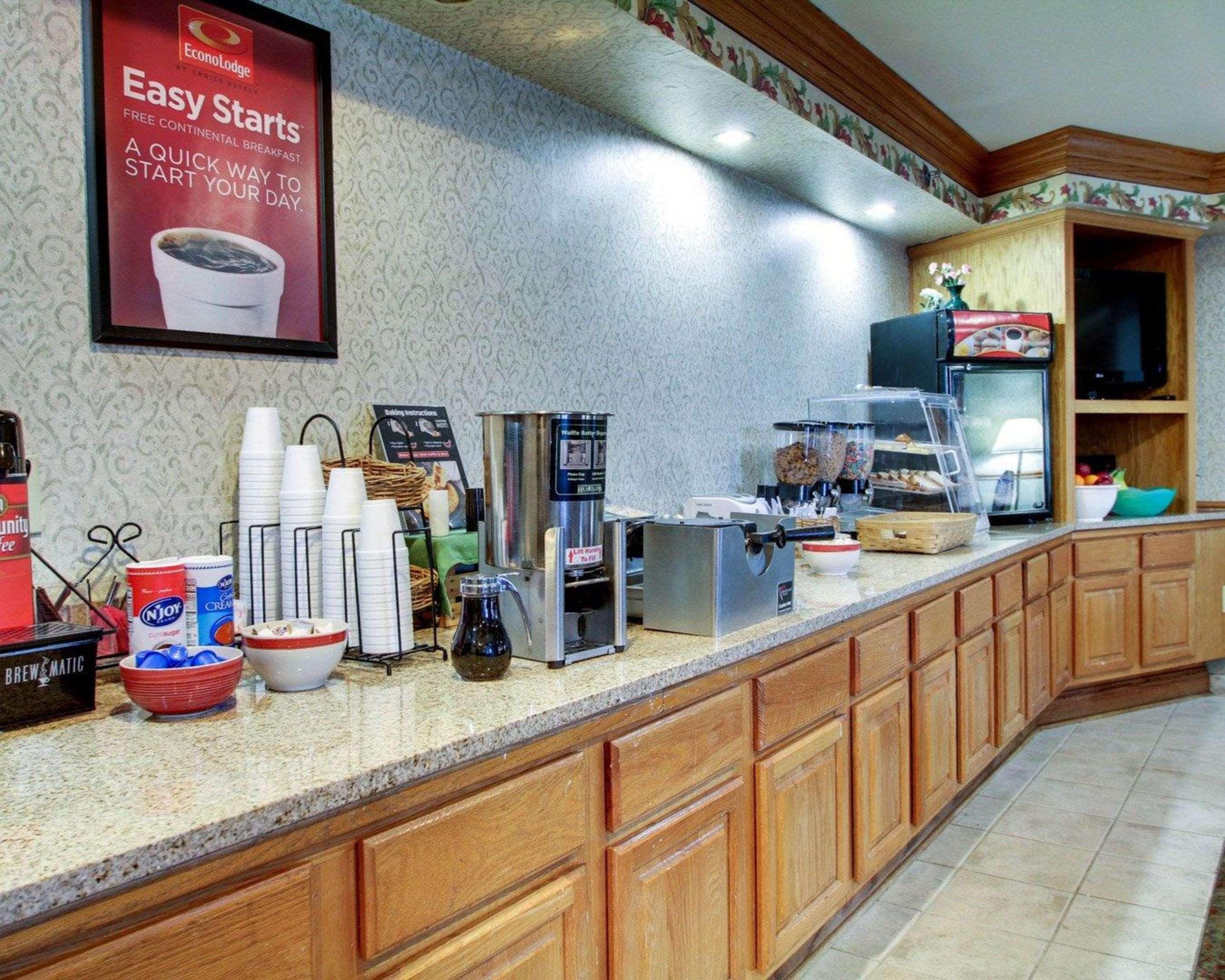 Econo Lodge Inn & Suites Flowood Exterior photo